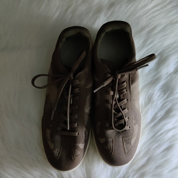 *NWOB* Rothy's Men's RS01 Sneaker in Desert Camo - Picture 4 of 9